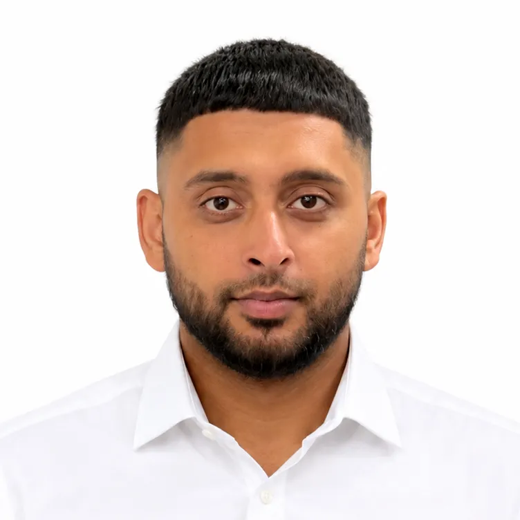 Amaan Ali - Physiotherapist Bluebell